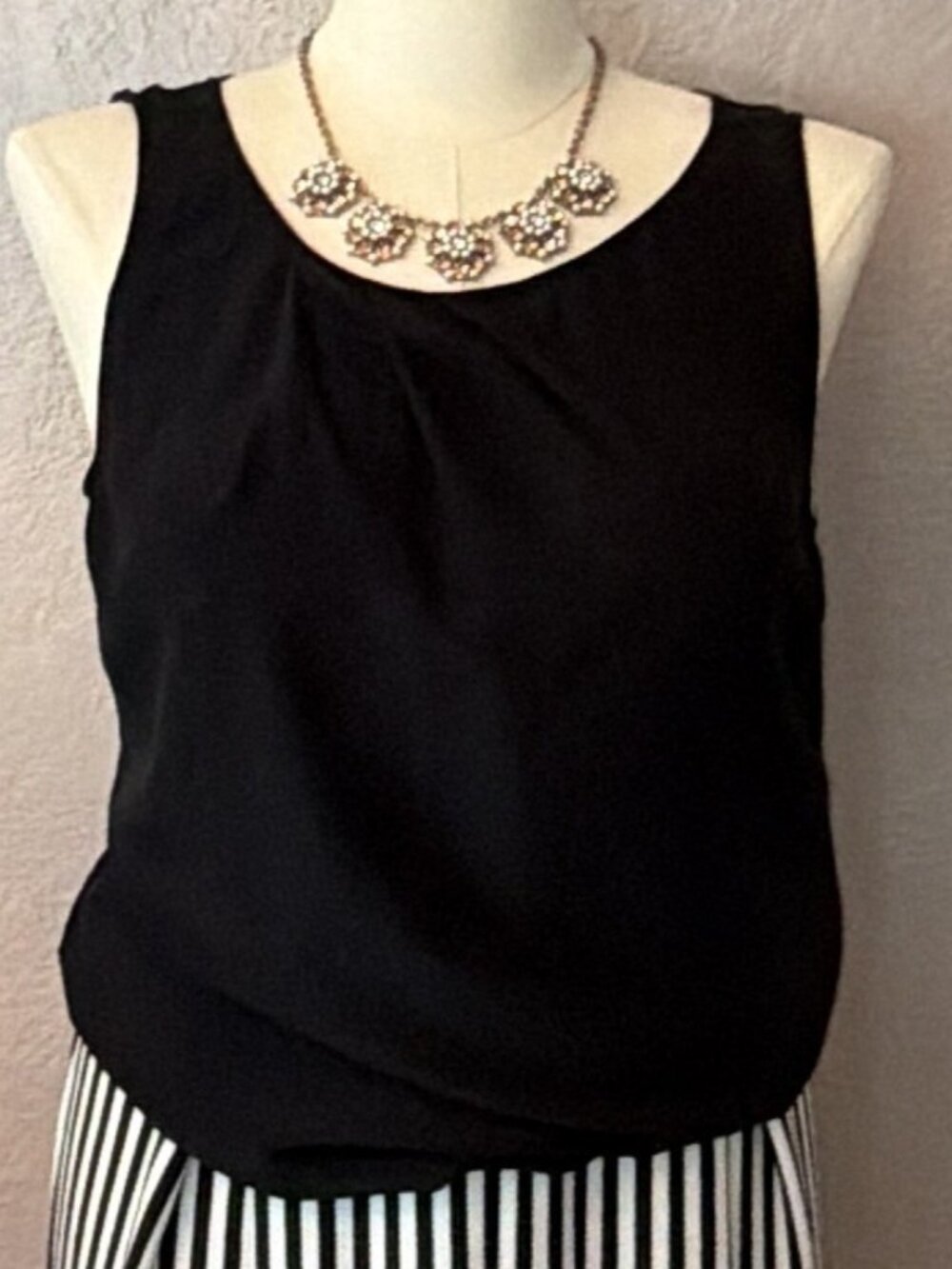 Halogen by Nordstrom Black 100% Silk Pleated Neckline Sleeveless Blouse Large